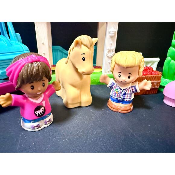 Fisher-price Little People Barbie Horse Stable Playset Light Sounds & 7 Pieces - Picture 2 of 5